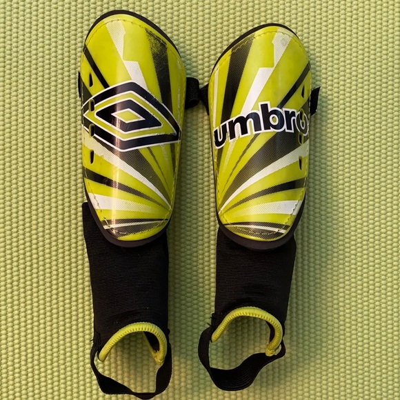 Umbro Arturo Youth Soccer Shin Guards